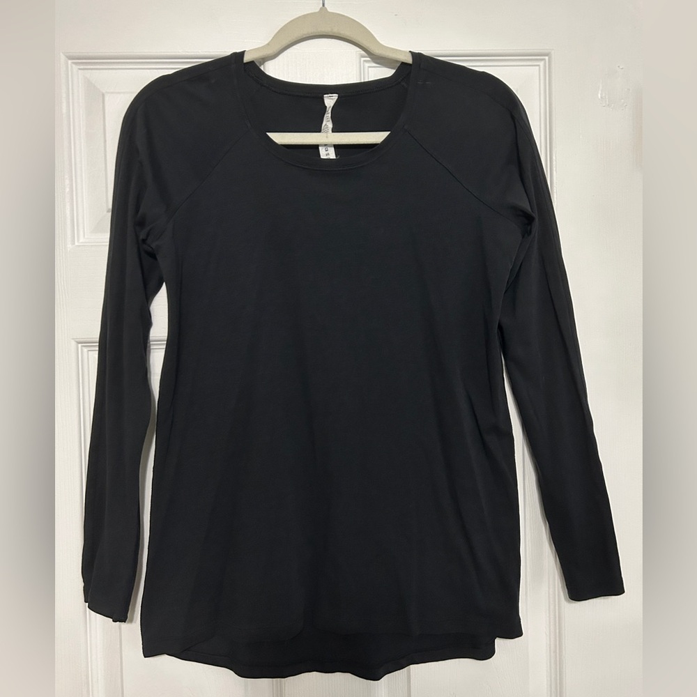 Lululemon long sleeve black shirt, size 4